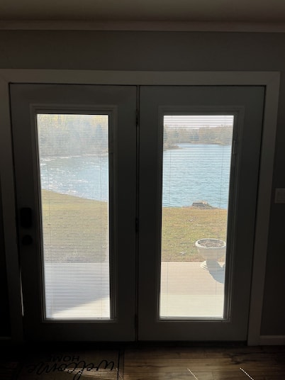 Tranquil Hideaway: Your Private Lakefront Retreat