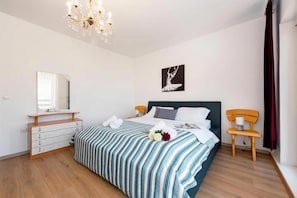 2 habitaciones, tabla de planchar con plancha y wifi gratis 