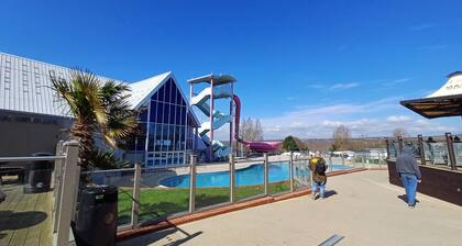 3 Bedroom Caravan - Sleeps 8, Parking, Pets, Beach