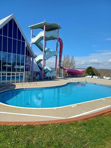 3 Bedroom Caravan - Sleeps 8, Parking, Pets, Beach