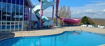 3 Bedroom Caravan - Sleeps 8, Parking, Pets, Beach