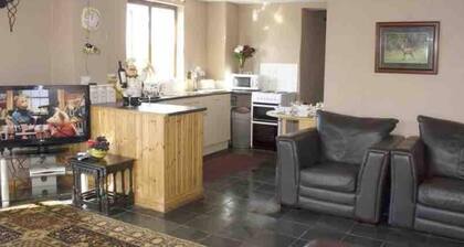 Charming 2-Bed Apartment on Exmoor