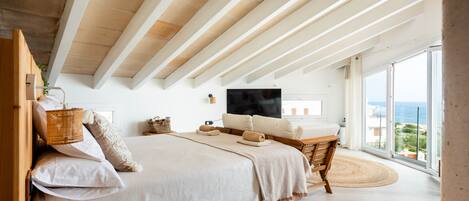 5 bedrooms, iron/ironing board, free WiFi, bed sheets