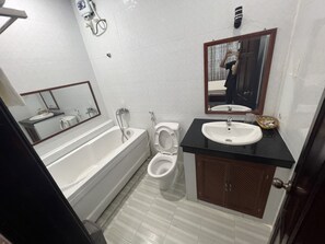 Superior Double Room | Soundproofing, free WiFi - Phi Long 2 Hotel Thu Dau Mot (Ho Chi Minh City)