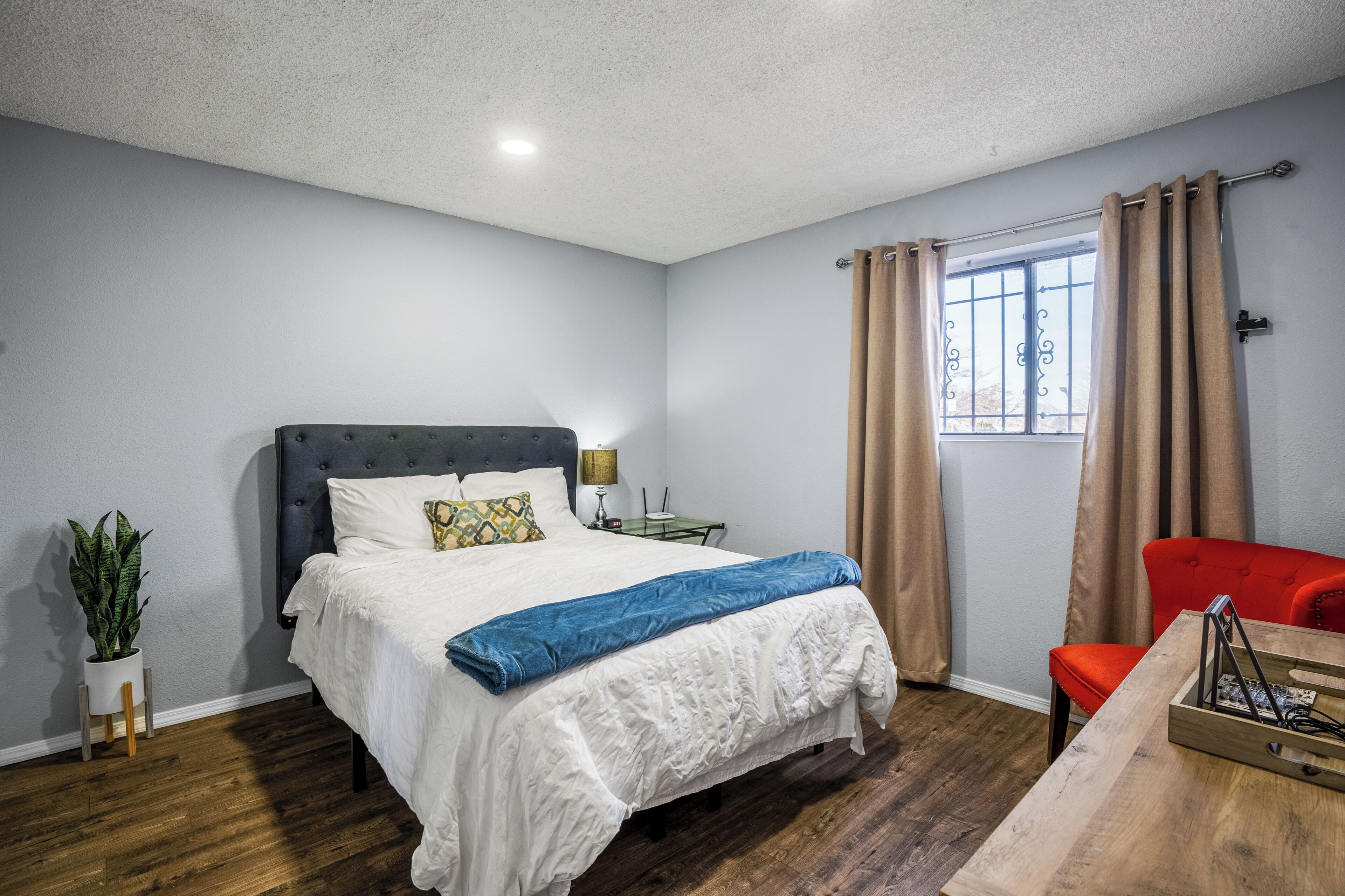 2 habitaciones, tabla de planchar con plancha y wifi gratis 