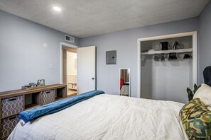 2 chambres, fer et planche à repasser, Wi-Fi gratuit, draps fournis