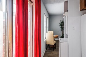 Interior - UPTOWN LOCATED!! Lovely Home with fireplace & Garden at Kingfisher Housing (Albuquerque)