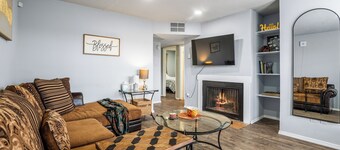 UPTOWN LOCATED!! Lovely Home with fireplace & Garden at Kingfisher Housing