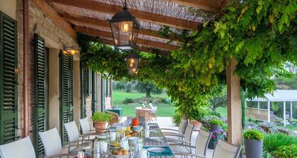 Casa Sant' Elia a villa in the heart of the Marche Region a few miles from the sea