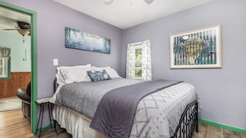 1 habitación, tabla de planchar con plancha, wifi gratis y ropa de cama