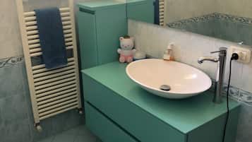 Appartement, 2 chambres, fumeur, balcon | Salle de bain