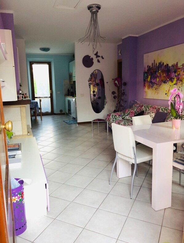 Appartement, 2 chambres, fumeurs, balcon | Salle de séjour