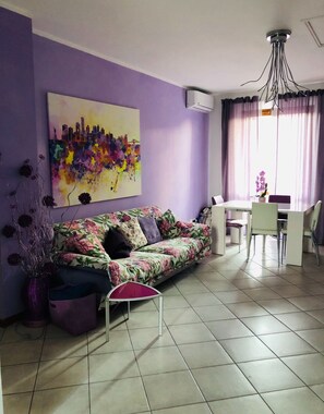 Appartement, 2 chambres, fumeurs, balcon | Salle de séjour