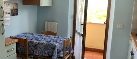 Apartment, 2 Bedrooms, Smoking, Balcony | Dining