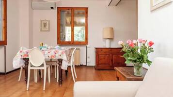 Villa, 2 Bedrooms, Accessible, Smoking | Tempat makan