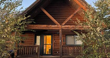 Charming 3-bedroom cabin in Warrens with WiFi. Close to ATV access point.