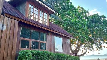 Basic House, Beach View | Free WiFi