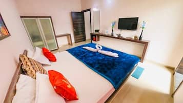Luxury Room, Balcony, Garden View | 4 bedrooms, desk, laptop workspace, free WiFi