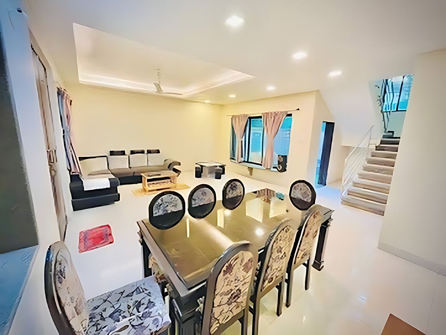 4 BHK villa. | 起居區 | 32-吋LED 液晶電視，提供有線頻道