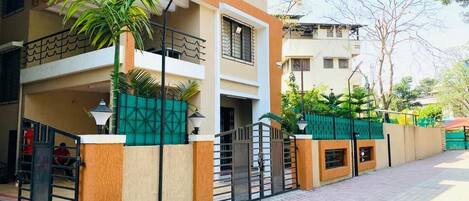 Façana frontal de l'allotjament