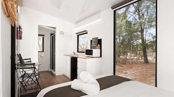 1 bedroom, bed sheets