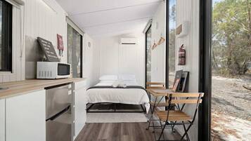 1 bedroom, bed sheets