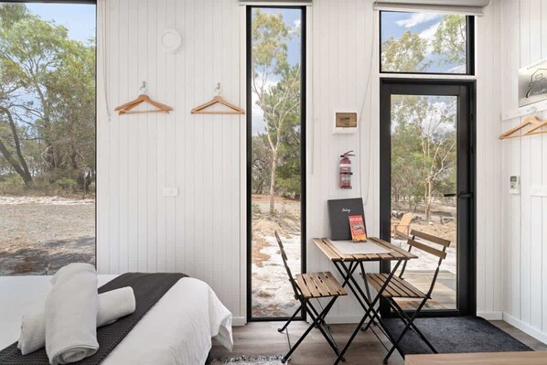 1 bedroom, bed sheets