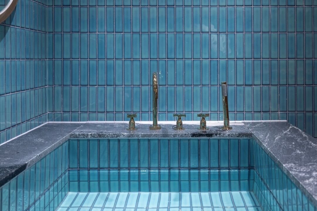 SLEEPER 2 | Private spa tub