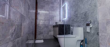 タオル、石鹸、シャンプー、トイレットペーパー