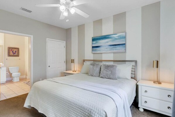 4 chambres, bureau, fer et planche à repasser, lit parapluie