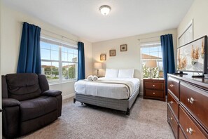 5 chambres, bureau, fer et planche à repasser, lit parapluie