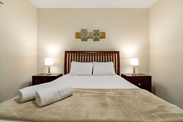 5 室のベッドルーム、デスク、アイロン / アイロン台、旅行用ベビーベッド