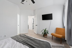 2 bedrooms, iron/ironing board, WiFi, bed sheets - Charming 2-bedroom house with WiFi, AC in lovely Killeen (Killeen)