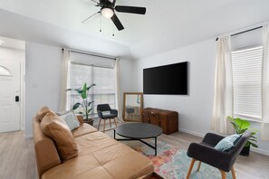 Smart TV - Charming 2-bedroom house with WiFi, AC in lovely Killeen (Killeen)