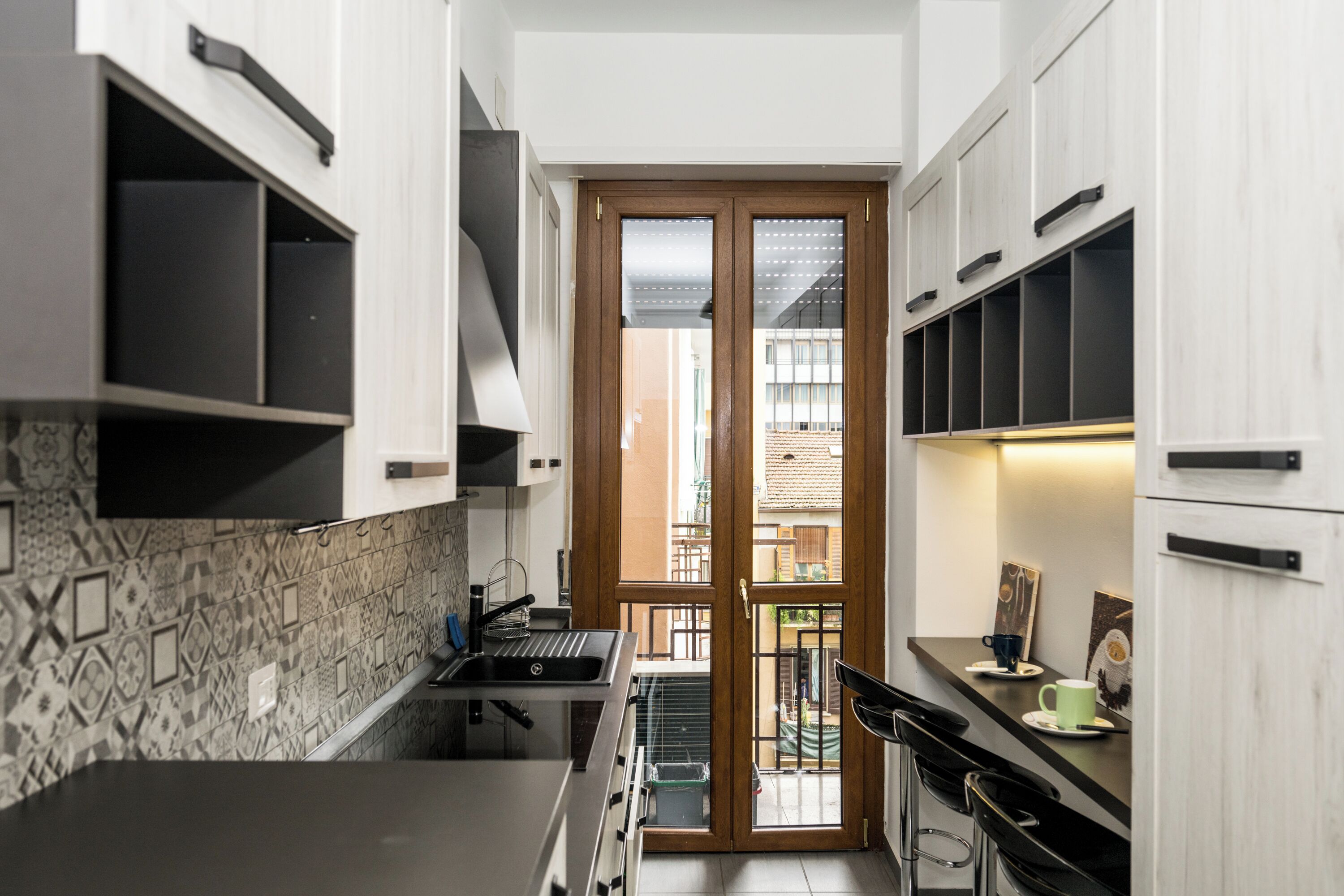 Geschirrspüler, Wasserkocher mit Kaffee-/Teezubehör, Wasserkocher