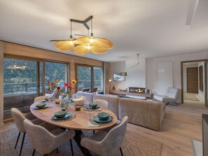 Dining - THELEME 102 (CHATEL)