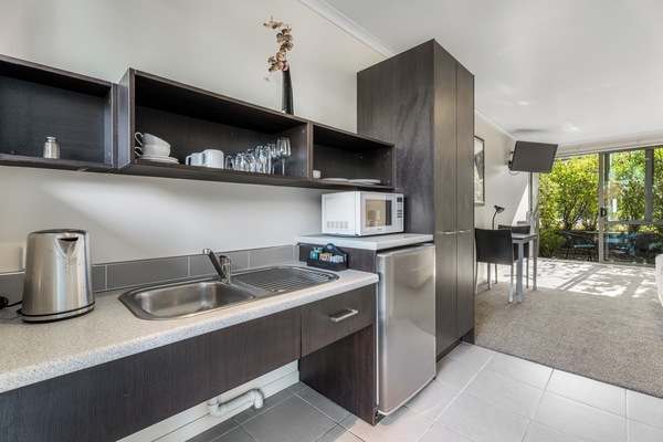 Queen Studio - Accessible | Private kitchen