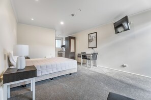 Queen Studio - Accessible | Free WiFi - Dannemora Motor Inn (Auckland)