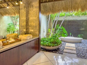 Villa Cinta Seminyak | Banyo | Duş, ücretsiz banyo/kozmetik ürünleri, saç kurutma makinesi, havlu
