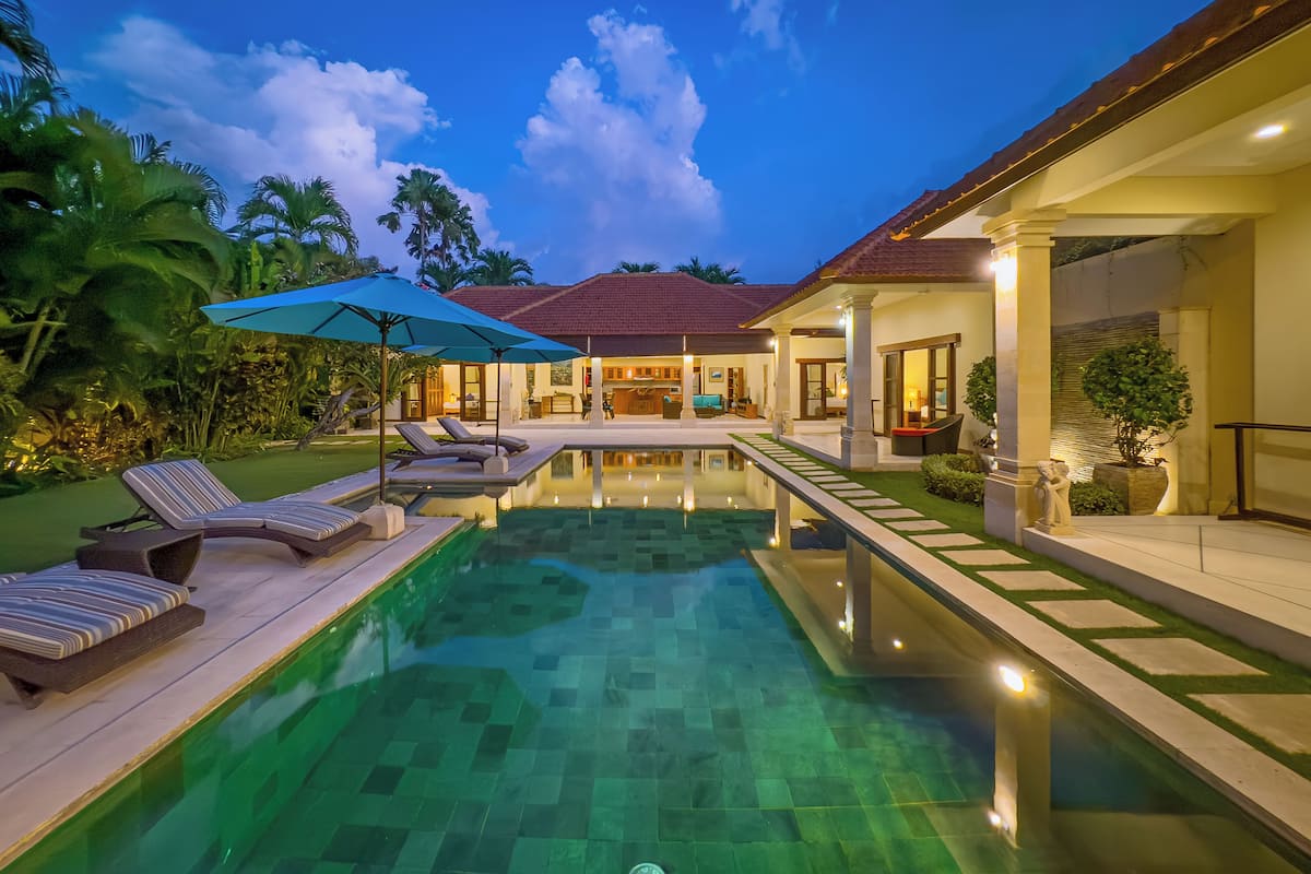 Villa Vara Seminyak | 4 bedrooms, in-room safe, iron/ironing board, free WiFi