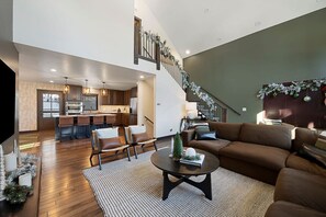 TV connectée, cheminée, espaces bureaux