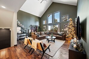 TV connectée, cheminée, espaces bureaux