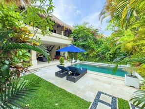Outdoor pool - Villa Bugis Kayu Aya Seminyak (Seminyak)