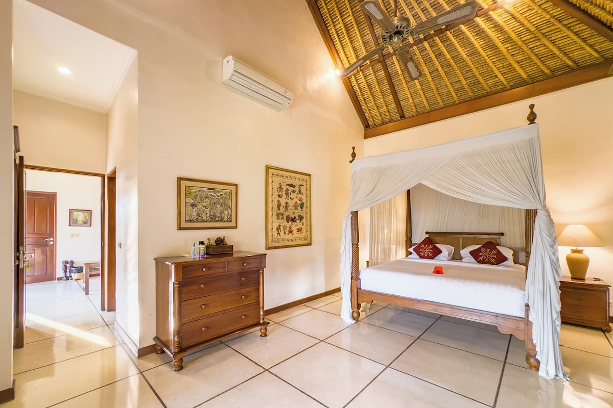 Villa Arjuna Seminyak | 3 Schlafzimmer, Zimmersafe, Bügeleisen/Bügelbrett, kostenloses WLAN