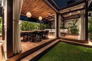 Villa Cemara Seminyak | 露台/庭院