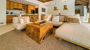 Villa Olive Seminyak | منطقة المعيشة | تلفزيون بشاشة مسطحة
