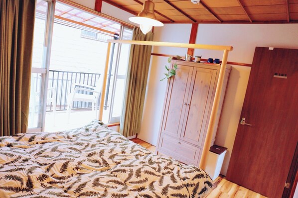 4 chambres, bureau, fer et planche à repasser, accès au Wi-Fi (inclus)