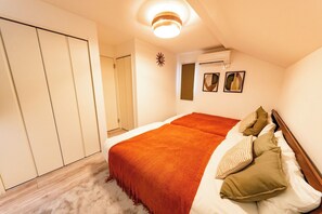 4 quartos, escrivaninha, ferros/tábuas de passar roupa