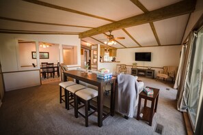 Smart TV - Serene 3-Bedroom Getaway with Stunning Lake Views (Aberdeen)