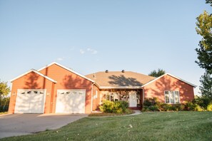 Exterior - The Lakeside Retreat (Aberdeen)